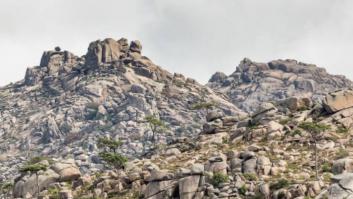 El imponente monte gallego que recuerda a figuras y animales es una joya para los senderistas