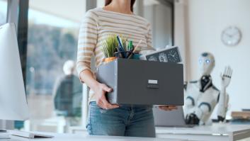Despiden a 45 trabajadores de un banco después de que hayan entrenado a la IA para que les sustituya