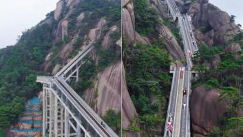 China presenta la súper red de escaleras mecánicas de un kilómetro para evitar que los visitantes suban montañas