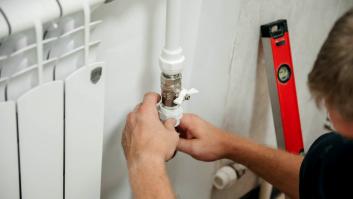 Jaime García, fontanero autónomo afincado en Argés (Toledo): "Teniendo una buena cartera de clientes, puedes facturar mensualmente de 3.000 a 6.000 euros"