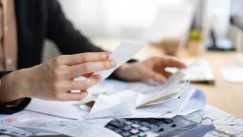 Una mujer se da cuenta de que está pagando una tarifa mensual por su móvil aunque no había reemplazado nunca su tarjeta SIM