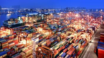 Un carguero chino se inventa una nueva ruta en el Ártico para llegar rápido a Europa y logra todo un récord