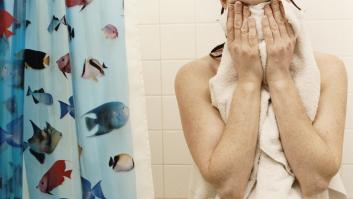 Adiós a ducharse como siempre: el nuevo método más higiénico e innovador para rematar la ducha con seguridad