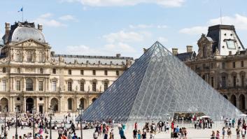 El Louvre 'se abre' tras el robo de película: cronología, excusas y respuestas de su directora