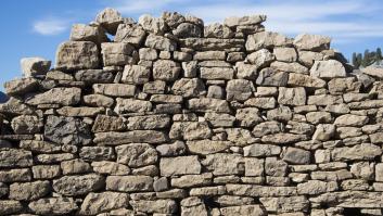 Un hombre consigue acabar en 20 años su casa de inspiración italiana piedra a piedra: "Me las arreglé como pude, no había nadie que me ayudara"