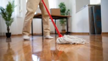 No solo los electrodomésticos: animan a revisar el suelo de los baños y las esquinas de las habitaciones antes de comprar una vivienda nueva