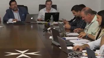 Un vecino de un pueblo de Sevilla grita en un pleno "viva la sanidad pública" y la respuesta del alcalde del PP es de no creer