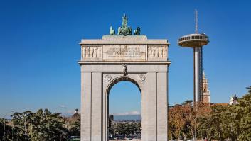 La lista de elementos franquistas que son ilegales desde hace 18 años: "Una cosa es el catálogo, otra retirar los símbolos"