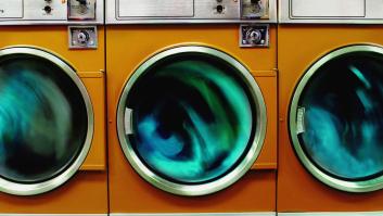 Compara lo que cuesta lavar la ropa en la lavadora y en la lavandería y concluye: "En total, unos 172 euros al año"
