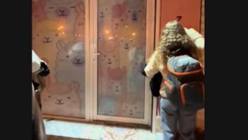 Alquila un piso para pasar las vacaciones, la entrada les hace estallar de risa y el interior plantea una unánime pregunta