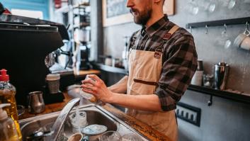 Mariano, español que trabaja en los Alpes suizos de lavaplatos: 2.664,89 euros al mes, no paga alquiler y dos comidas diarias incluidas