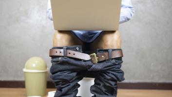 Es el multimillonario más joven del mundo: tiene 27 años, hace 5 estaba en la ruina y trabajaba desde su baño