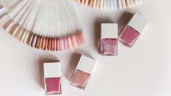 Qué es y cómo se consigue la manicura celestial, la tendencia más divina de la temporada