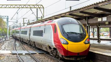 Dos estudiantes descubren una laguna en las devoluciones por trenes atrasados y amasan casi 180.000 euros