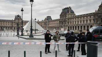 Robo de joyas en el Louvre: la policía francesa detiene a otras cinco personas