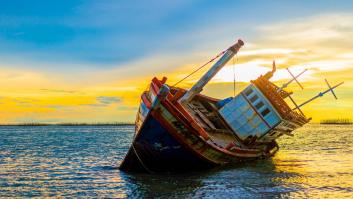 Recogen restos de decenas de naufragios en la costa y se dan cuenta de los peligros que vienen de los barcos