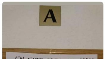 Deja un cartel en la puerta de su casa para todos los que vayan hacer "truco o trato" en Halloween que ni el conde Drácula