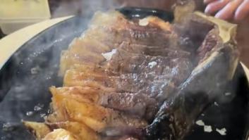 Un experto gastronómico con años de experiencia va a un restaurante gallego y define como "crimen" que sirvan así el chuletón