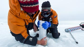 Científicos descubren el hielo más antiguo con 6 millones de años y diminutas "máquinas del tiempo" en su interior