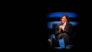 Libro, giras y un posible regreso: qué es de Kamala Harris un año después de perder las elecciones ante Donald Trump