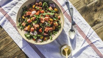 Los españoles adoran poner en su ensalada estos tomates que crecen hasta en botes de yogur y dan frutos todo el año