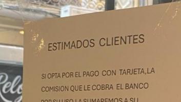 El cartel que cuelgan en este bar sobre el pago con tarjeta va a traer mucho revuelo: "¿Legal o ilegal?"
