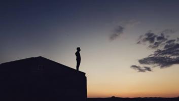 Un arquitecto dice “basta” a los elevados precios y da una lección construyendo su propia casa por 80.000 euros