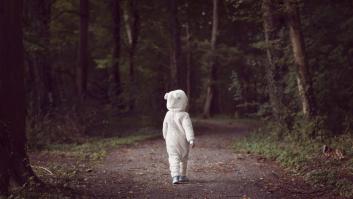 Encuentran a tres niños aislados en el bosque y sus padres se justifican: “Lejos de esta sociedad envenenada”