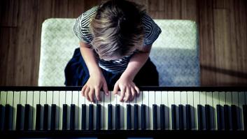 Una joven aragonesa que vive en Los Ángeles emociona y mucho con su canción dedicada a Zaragoza: "Necesitaba recordar de dónde vengo”