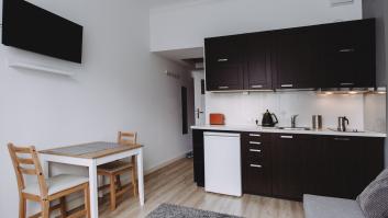 El plan de una familia de cuatro que vive en 58 metros para tener un cuarto más: "Entonces sí que podremos cerrar la puerta"