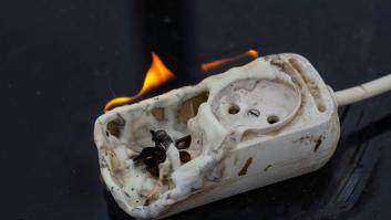 Un electricista pide que dejemos de conectar esto a la regleta: "Literalmente estás pidiendo que algo salga mal"