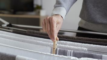 El motivo por el que muchos animan a poner una toalla sobre el tendedero en otoño