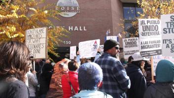 El gobernador de este estado americano ordena a las universidades que dejen de contratar trabajadores extranjeros