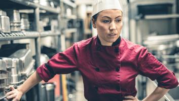 Furia entre los dueños de restaurantes por la nueva táctica de escaqueo: “Come como un rey y lárgate como un vago”