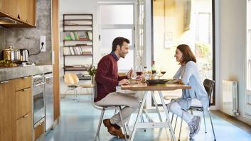 Ni la nevera ni el lavavajillas: los dos 'vampiros' de la electricidad ocultos en tu cocina que disparan la factura de la luz