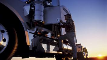 Ayman, camionero español haciendo transporte internacional: "Sin problema puedes cobrar más de 3.000 euros"