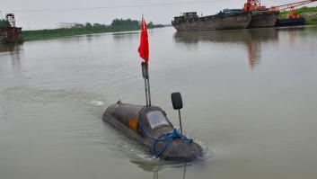 Un granjero chino de 60 años revoluciona al mostrar su submarino casero capaz de sumergirse bajo el río