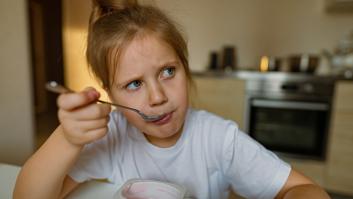 Un estudio lanza un importante aviso a los que piensan que el yogur fortalece los huesos
