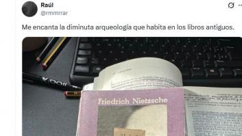 Lo que se ha encontrado en un libro antiguo es una reliquia todavía mayor: los 'me gusta' le caen en cascada