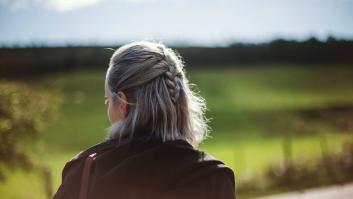 Elizabeth, 59 años: "Busco trabajo, temo que mis canas ahuyenten a las empresas pero me niego a teñirme"