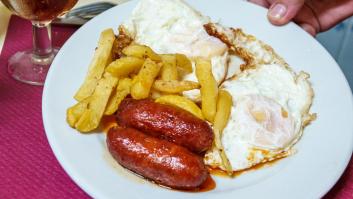 Pide huevos fritos con patatas y chistorra y cuando le llevan el plato suelta una frase que ya es historia del cuñadismo