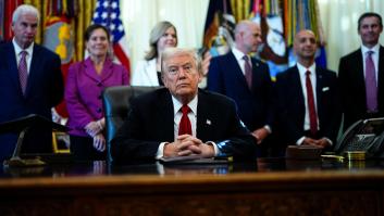 Una experta en protocolo resume como nadie la fotografía de Trump que está dando la vuelta al mundo