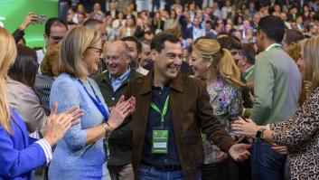 Hasta en el PSOE están alucinando con las camisetas que el PP de Andalucía está vendiendo en su congreso