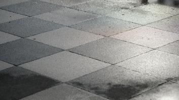 Preocupación y desconcierto por el robo de baldosas de patio: "¿Qué está pasando en nuestro pequeño pueblo?"