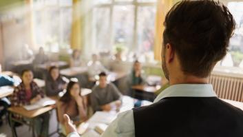 Condenan a un profesor a devolver diez años de salario tras descubrir que usa sus conocimientos en un trabajillo oculto