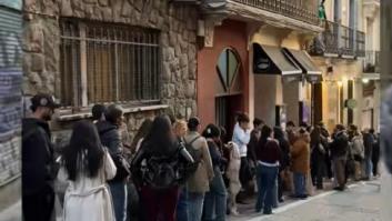 Dos horas de cola en Madrid para probar los pasteles que arrasan en "la mejor pastelería" de París: aquí valen 7 euros y allí, 20