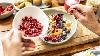 Investiga las zonas del mundo con mayor longevidad y vuelve con una lección: "Aliméntate como lo hacen los centenarios"