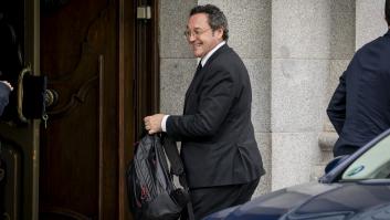 Los agentes afirman que se llevaron más información de la autorizada en el registro del fiscal alegando que era imposible filtrar antes de copiar