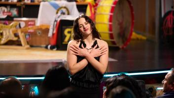 Un experto en lenguaje no verbal se da cuenta de lo que hizo Rosalía en las dos preguntas comprometidas de 'La Revuelta'