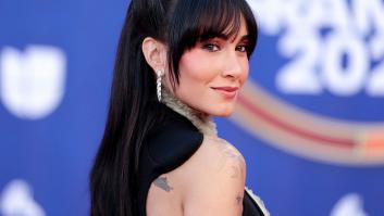 Tres 'looks' espectaculares y su primer Latin Grammy en la 'gran noche' de Aitana con mensaje a Plex incluido